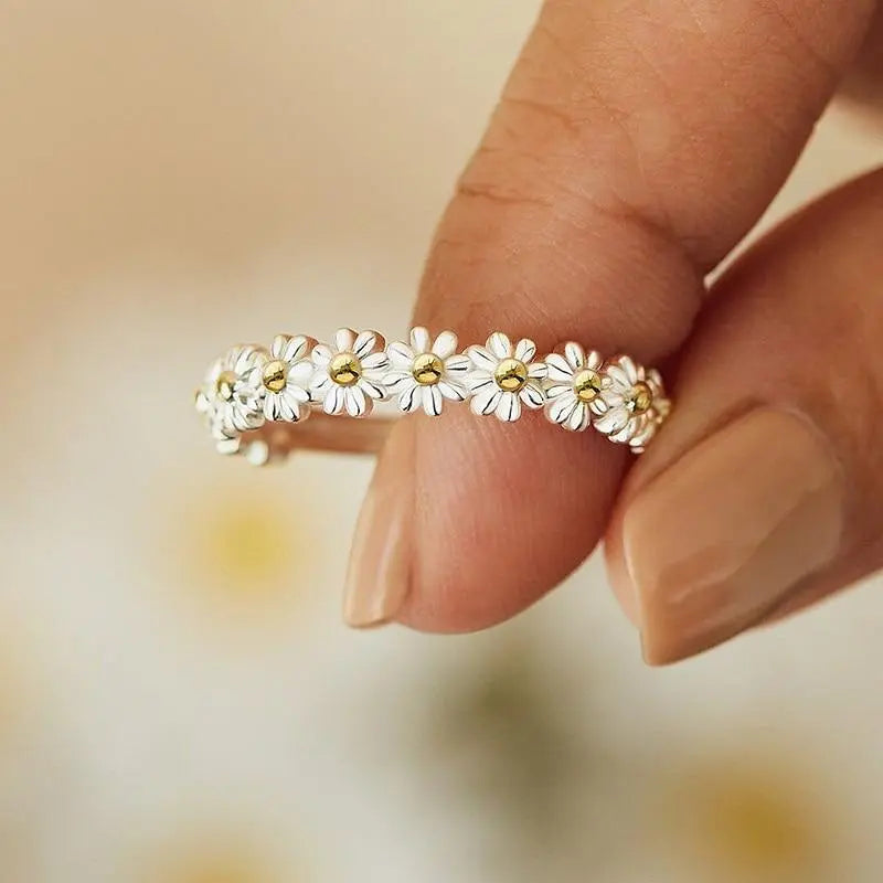 Adjustable silver ring with hand-painted daisies enamel